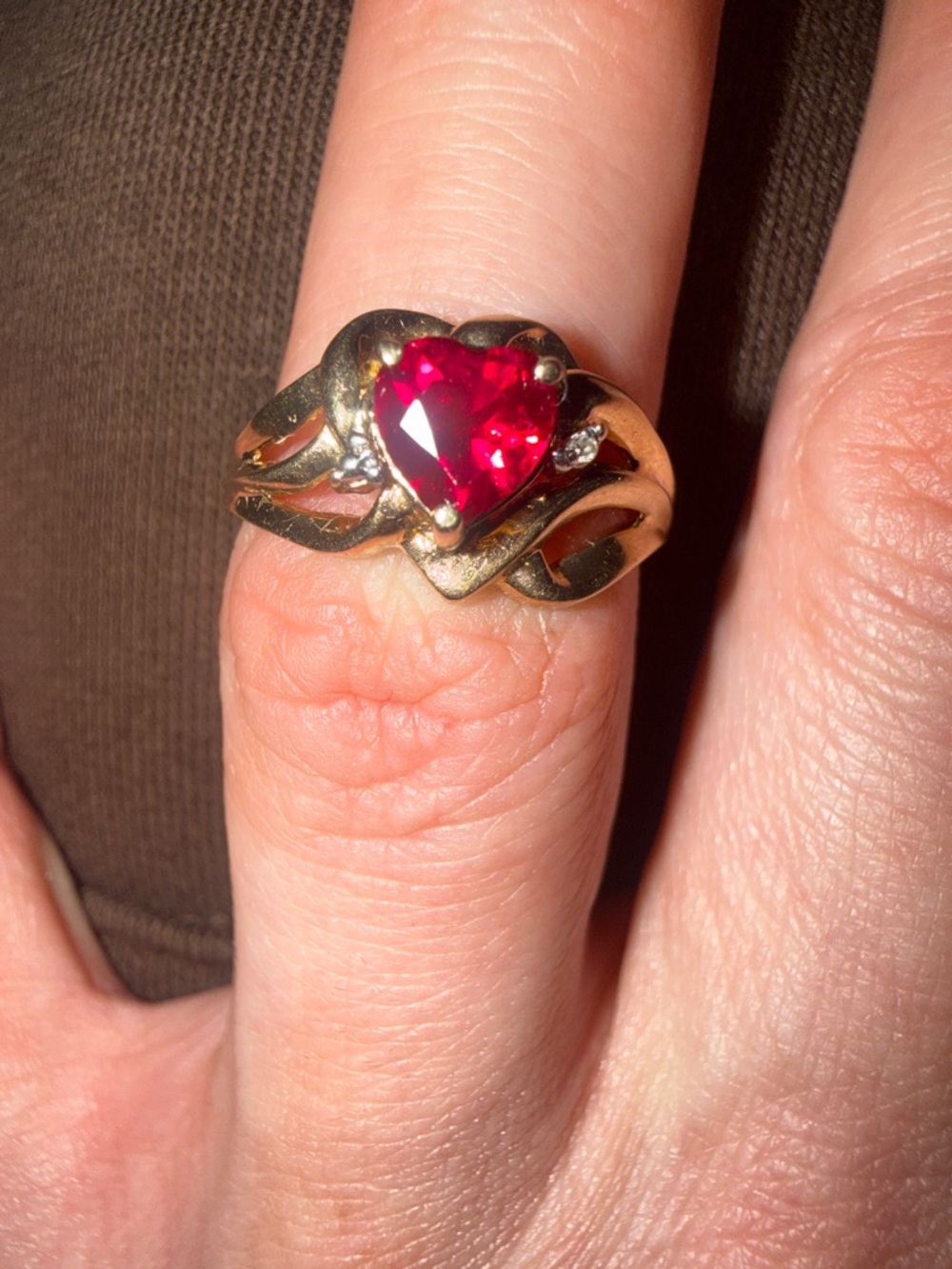 Vintage 10kt gold Heart ring with synthetic Ruby and real diamonds 6 1/2 (video)